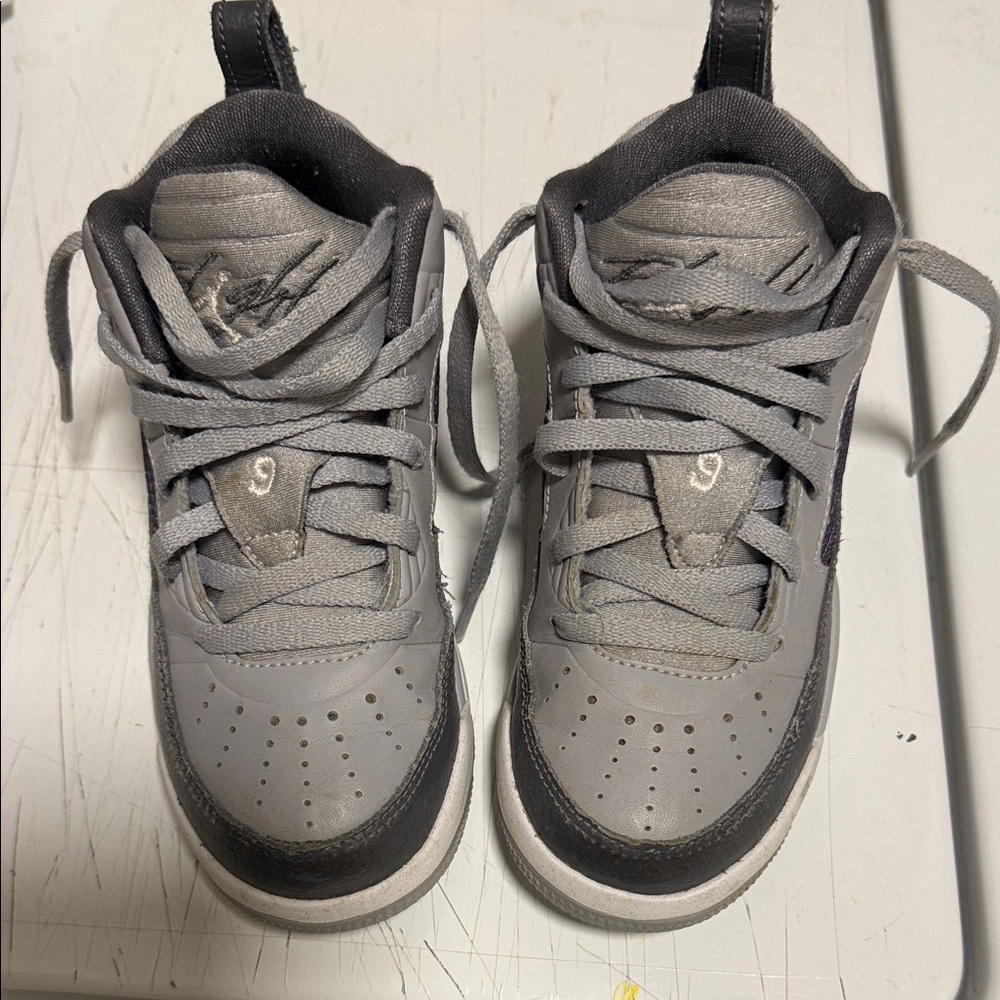 Jordan Flight 9.5 Kids Grey and Black Low-Top Sneakers